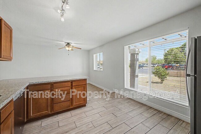 4328 E Saint Catherine Ave Phoenix, AZ 85042 photo 5