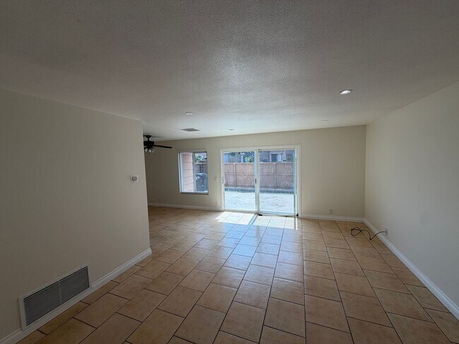 Spacious 3 Bedroom with Large Outdoor Space! photo 4