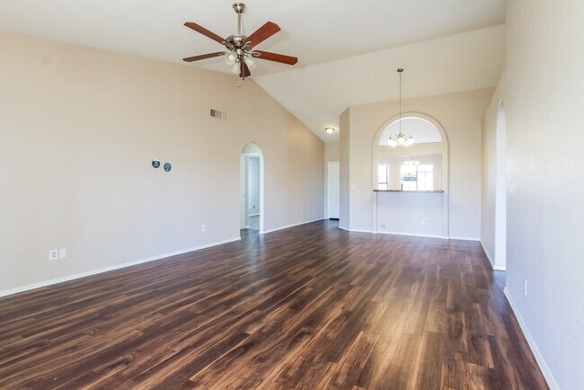 8727 W Sierra Vista Dr Glendale, AZ 85305 photo 5