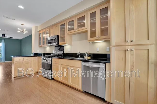 1766 12th St Oakland, CA 94607 photo 5