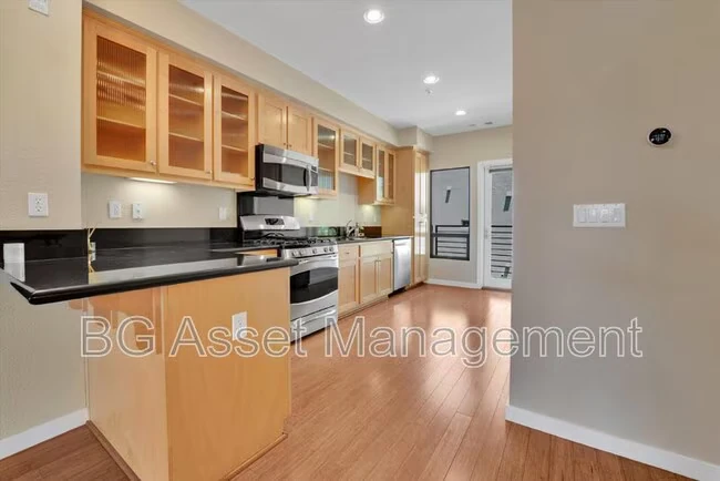 1766 12th St Oakland, CA 94607 photo 3