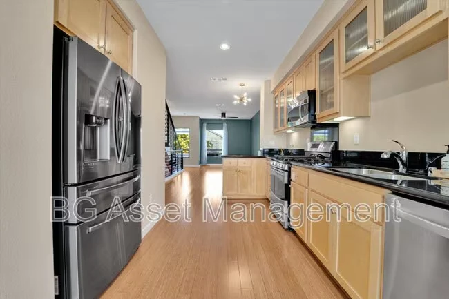 1766 12th St Oakland, CA 94607 photo 4