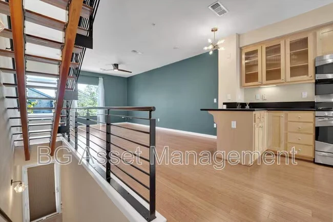 1766 12th St Oakland, CA 94607 photo 2