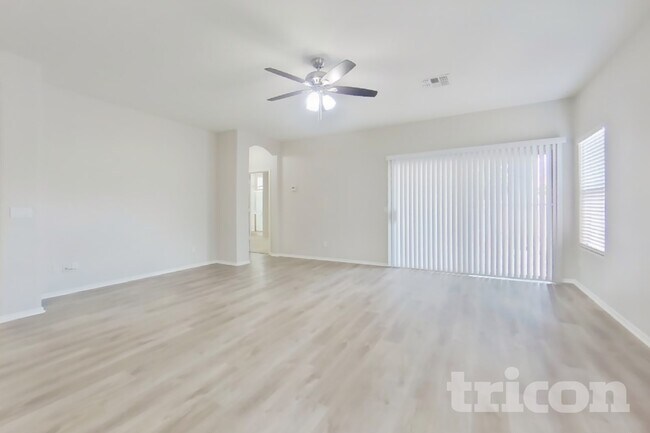 14621 W Ventura St Surprise, AZ 85379 photo 3