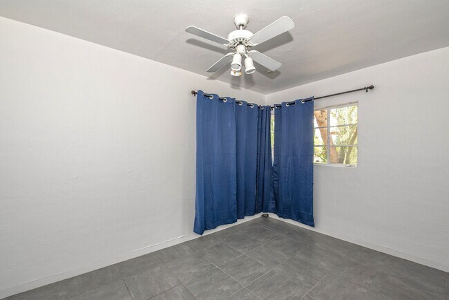 1640 W Clarendon Ave Phoenix, AZ 85015 photo 4