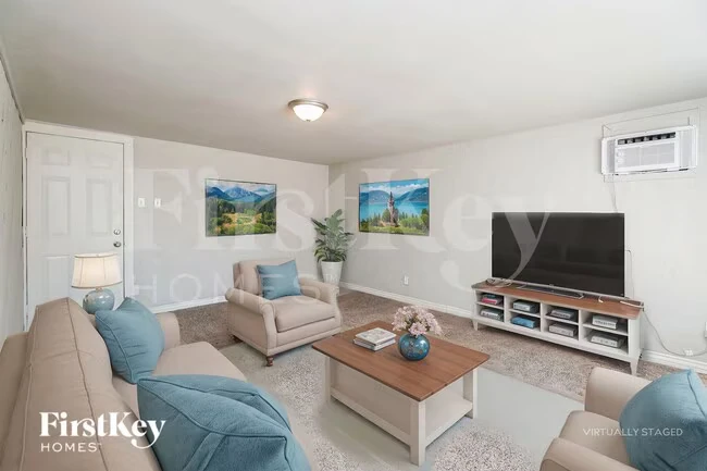 930 E Weber Dr photo 3