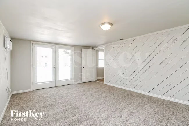930 E Weber Dr photo 4
