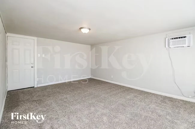 930 E Weber Dr photo 2