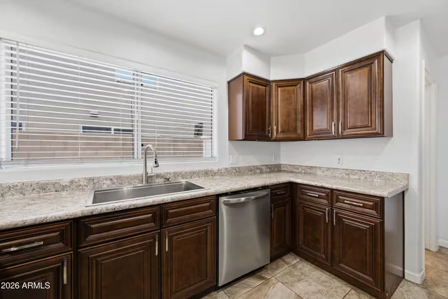 3906 E Kimberly Way Phoenix, AZ 85050 photo 5