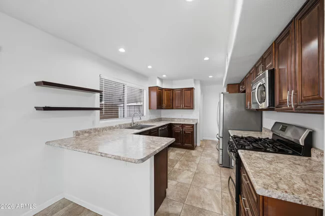 3906 E Kimberly Way Phoenix, AZ 85050 photo 4