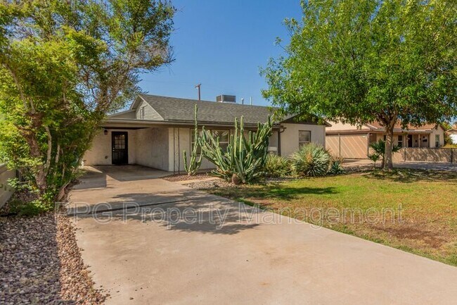 2455 E Amelia Ave Phoenix, AZ 85016 photo 3