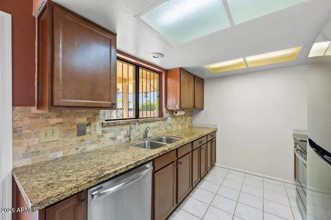 21007 N Sunglow Dr Sun City West, AZ 85375 photo 4
