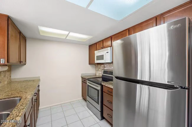 21007 N Sunglow Dr Sun City West, AZ 85375 photo 5
