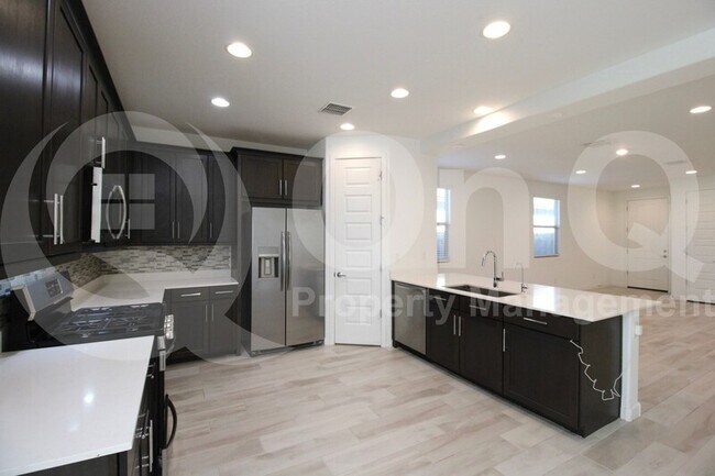 5918 South 25th Lane Phoenix, AZ 85041 photo 3