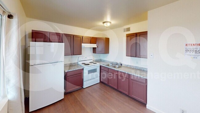 729 E Hazel Dr Phoenix, AZ 85042 photo 3