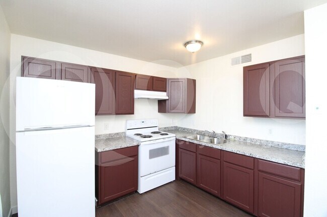 729 E Hazel Dr Phoenix, AZ 85042 photo 4