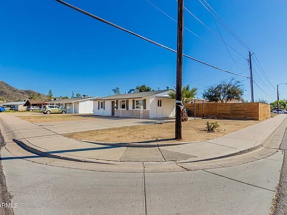 2245 W Laurel Ln Phoenix, AZ 85029 photo 4