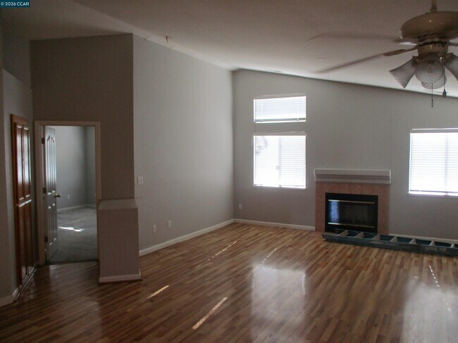 5112 Toyon Ct photo 3