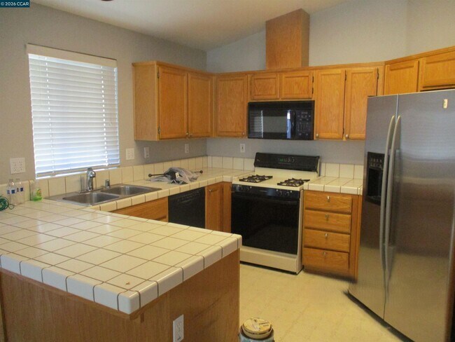 5112 Toyon Ct photo 4