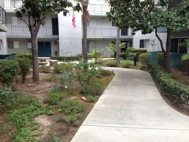 4885 Cole St San Diego, CA 92117 photo 5