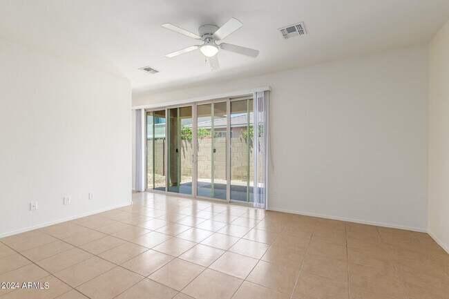 4808 W Lydia Ln Phoenix, AZ 85339 photo 2