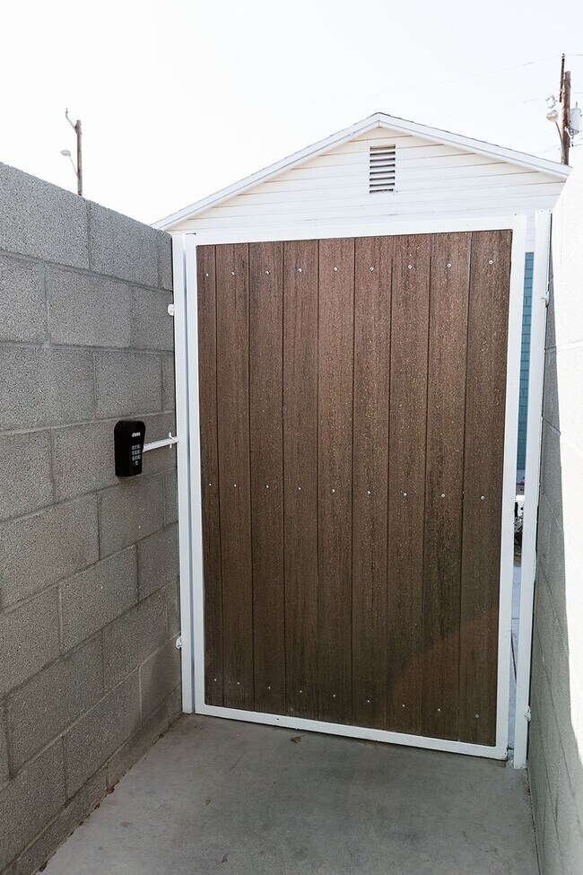 1138 E Devonshire Ave Phoenix, AZ 85014 photo 4