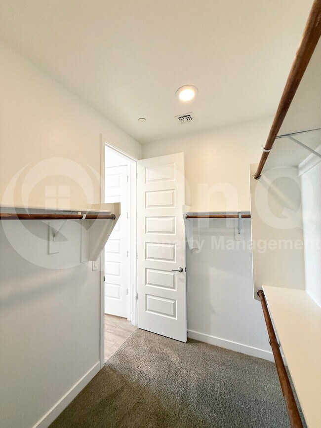12422 W Via Caballo Blanco Peoria, AZ 85383 photo 3