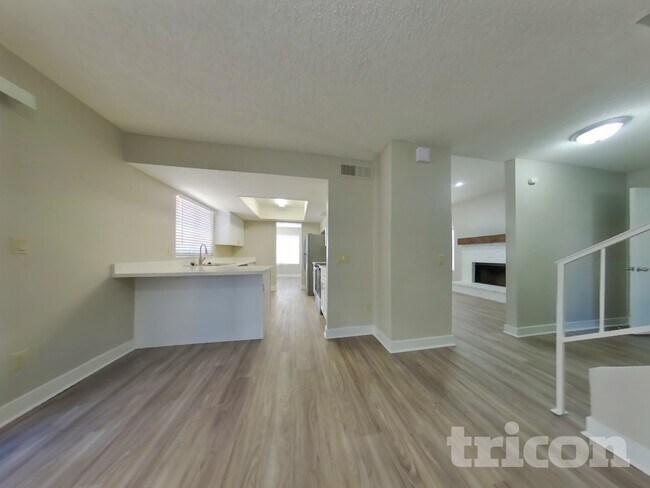6340 W Mercer Ln Glendale, AZ 85304 photo 4