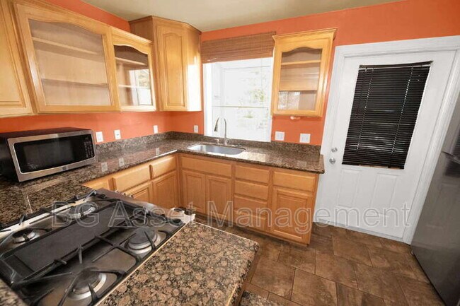 950 Kelvin Ct El Sobrante, CA 94803 photo 4