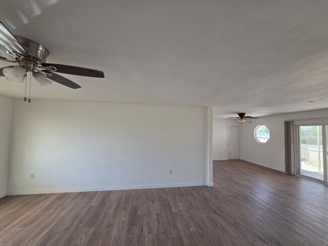 10226 W Gulf Hills Dr Sun City, AZ 85351 photo 3