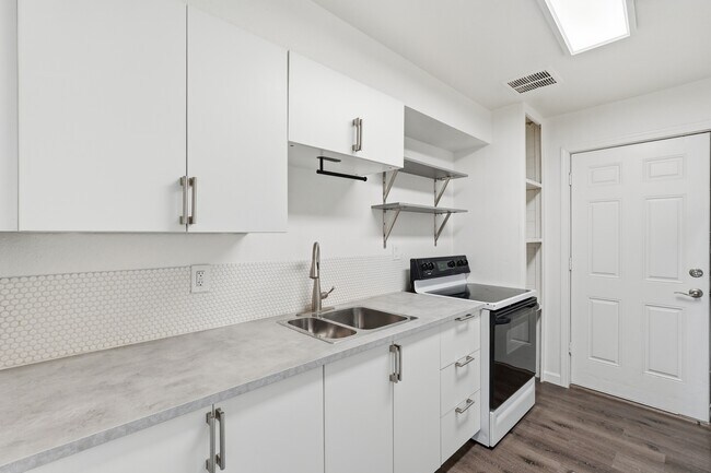 1320 N 48th Pl Phoenix, AZ 85008 photo 5