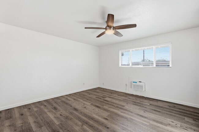 1320 N 48th Pl Phoenix, AZ 85008 photo 2