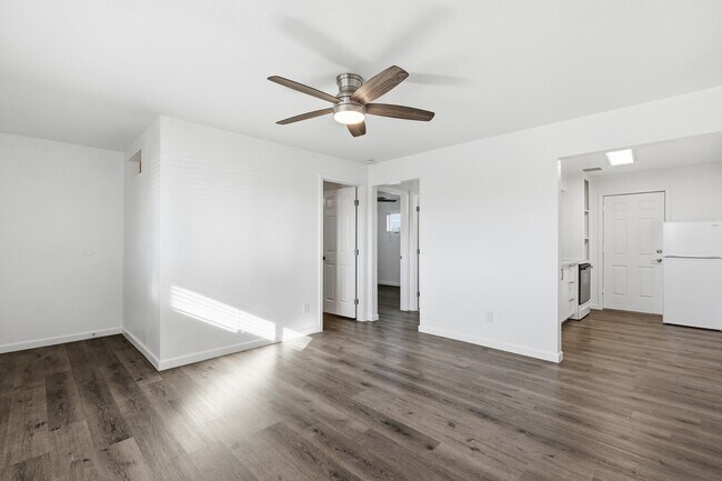 1320 N 48th Pl Phoenix, AZ 85008