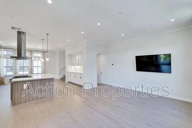 2388 Toledo Terrace Mountain View, CA 94043 photo 5