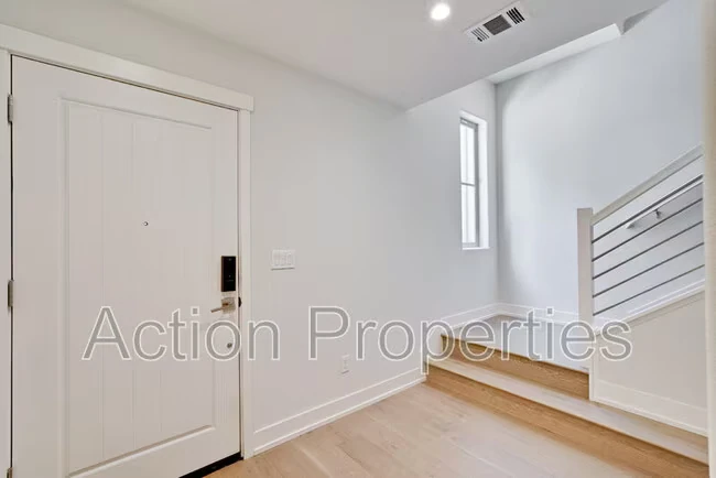2388 Toledo Terrace Mountain View, CA 94043 photo 3