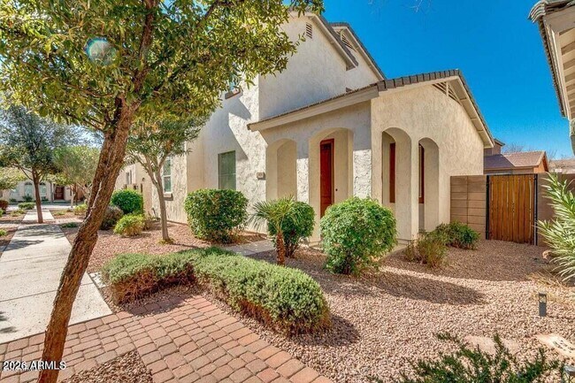 4334 E Carla Vista Dr photo 2