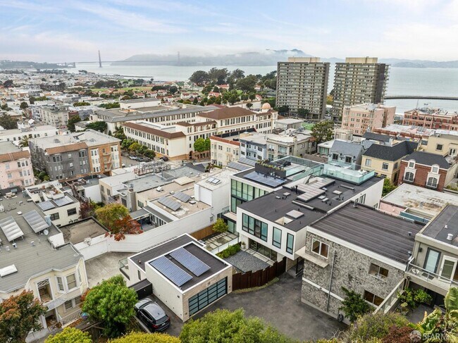 1035 Francisco St photo 4