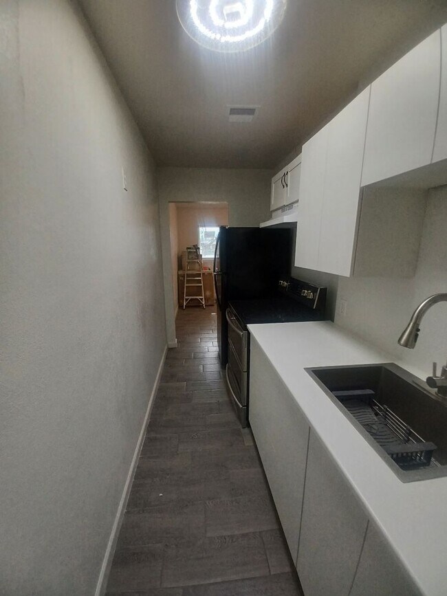 2033 W Madison St Phoenix, AZ 85009 photo 2