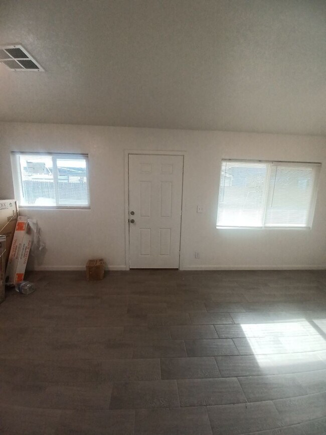 2033 W Madison St Phoenix, AZ 85009 photo 5