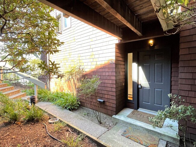 515 Headlands Ct photo 2