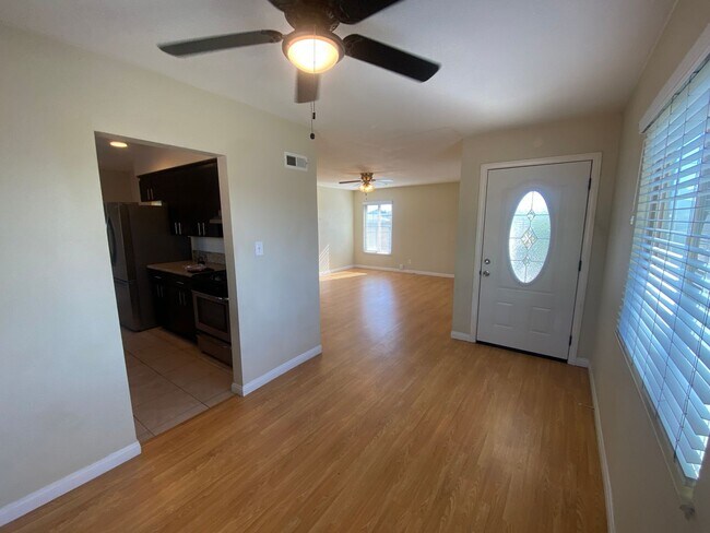 6219 Calle Pavana San Diego, CA 92139 photo 3