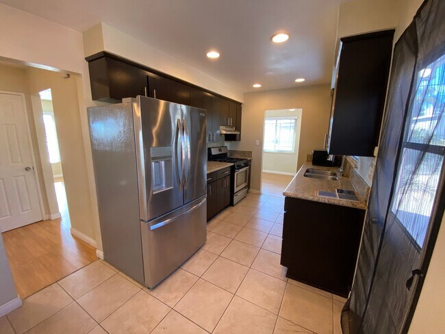 6219 Calle Pavana San Diego, CA 92139 photo 5