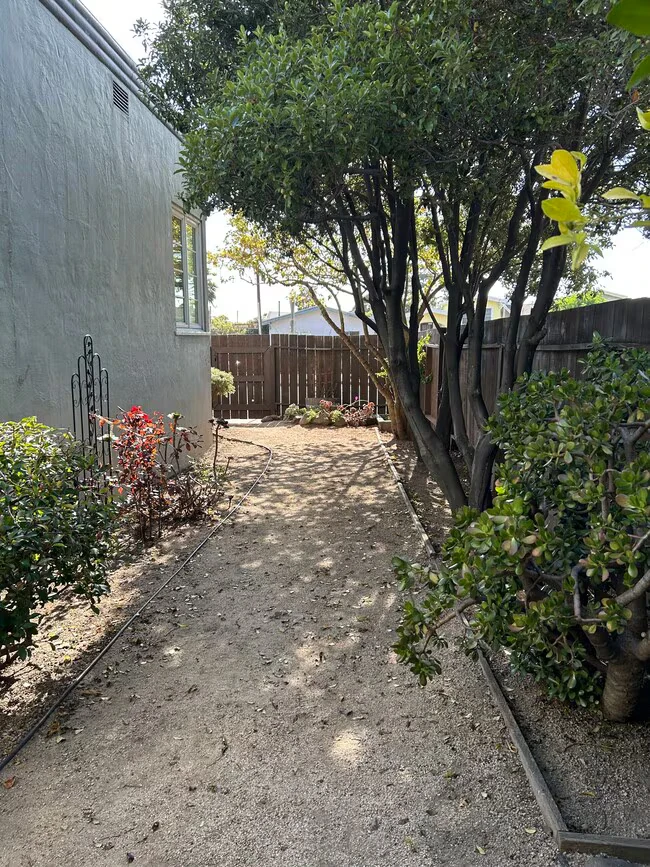1903 Sacramento St Berkeley, CA 94702 photo 4