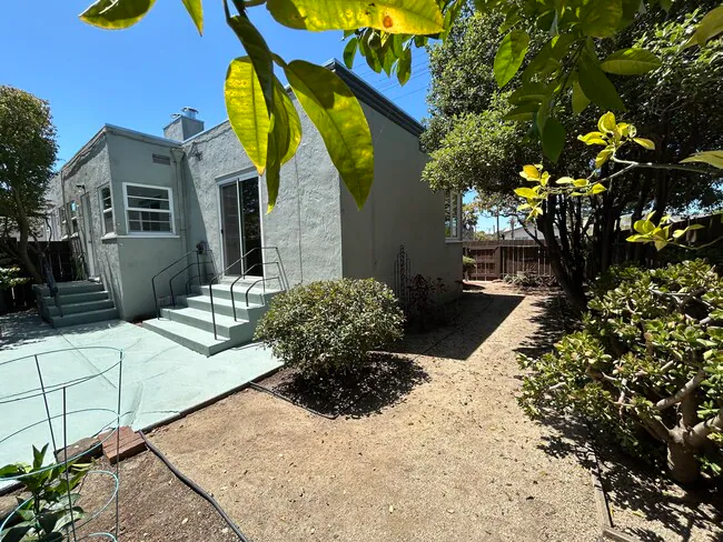 1903 Sacramento St Berkeley, CA 94702 photo 3