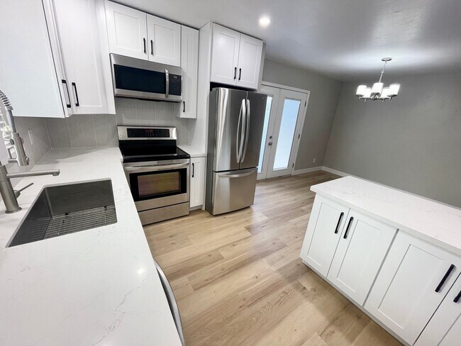8562 E Indian School Rd Scottsdale, AZ 85251 photo 2