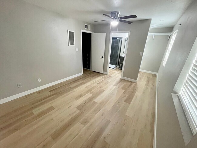 8562 E Indian School Rd Scottsdale, AZ 85251 photo 5