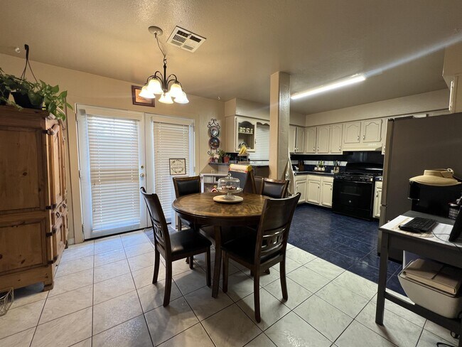 1216 E Erie Ct Casa Grande, AZ 85122 photo 2