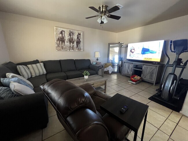 1216 E Erie Ct Casa Grande, AZ 85122 photo 4