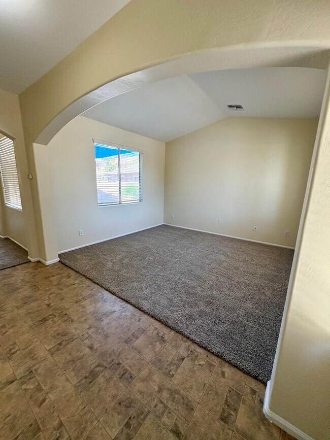 16126 W Meade Ln Goodyear, AZ 85338 photo 3