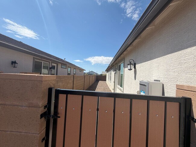 36375 W Leonessa Ave Maricopa, AZ 85138 photo 3